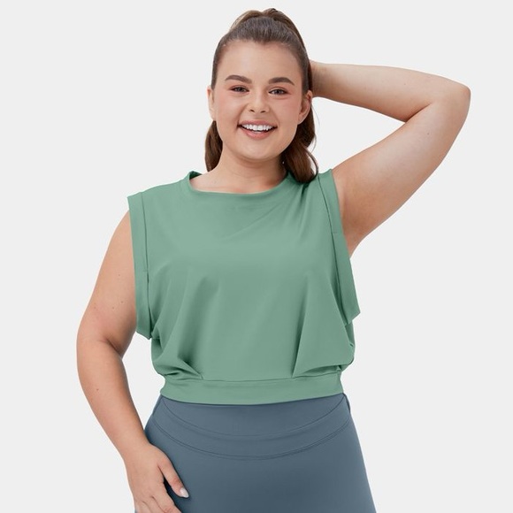 HALARA Tops - NWT Halara Crew Neck Sleeveless Cropped Plus Size Yoga Tank Top Trellis 2X